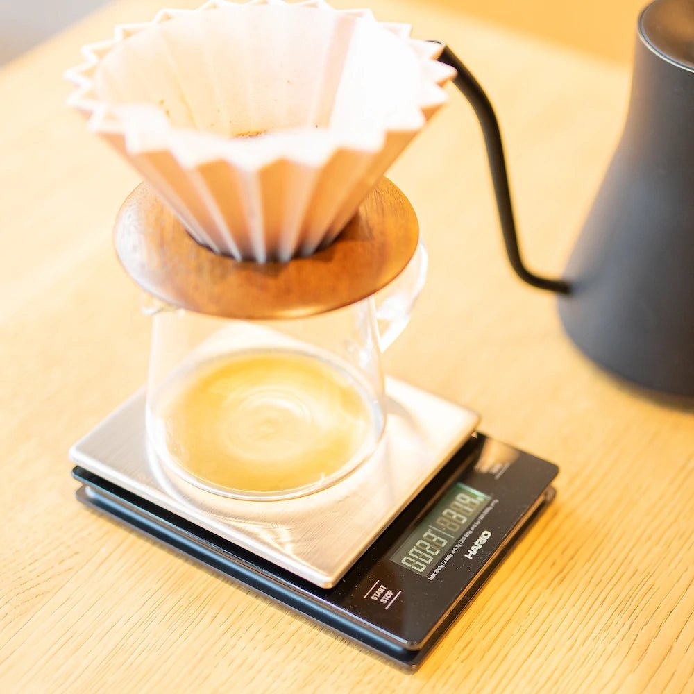 hario-metall-waage-drip-scale-kaffeewaage-0-1-g-mit-timer image 3