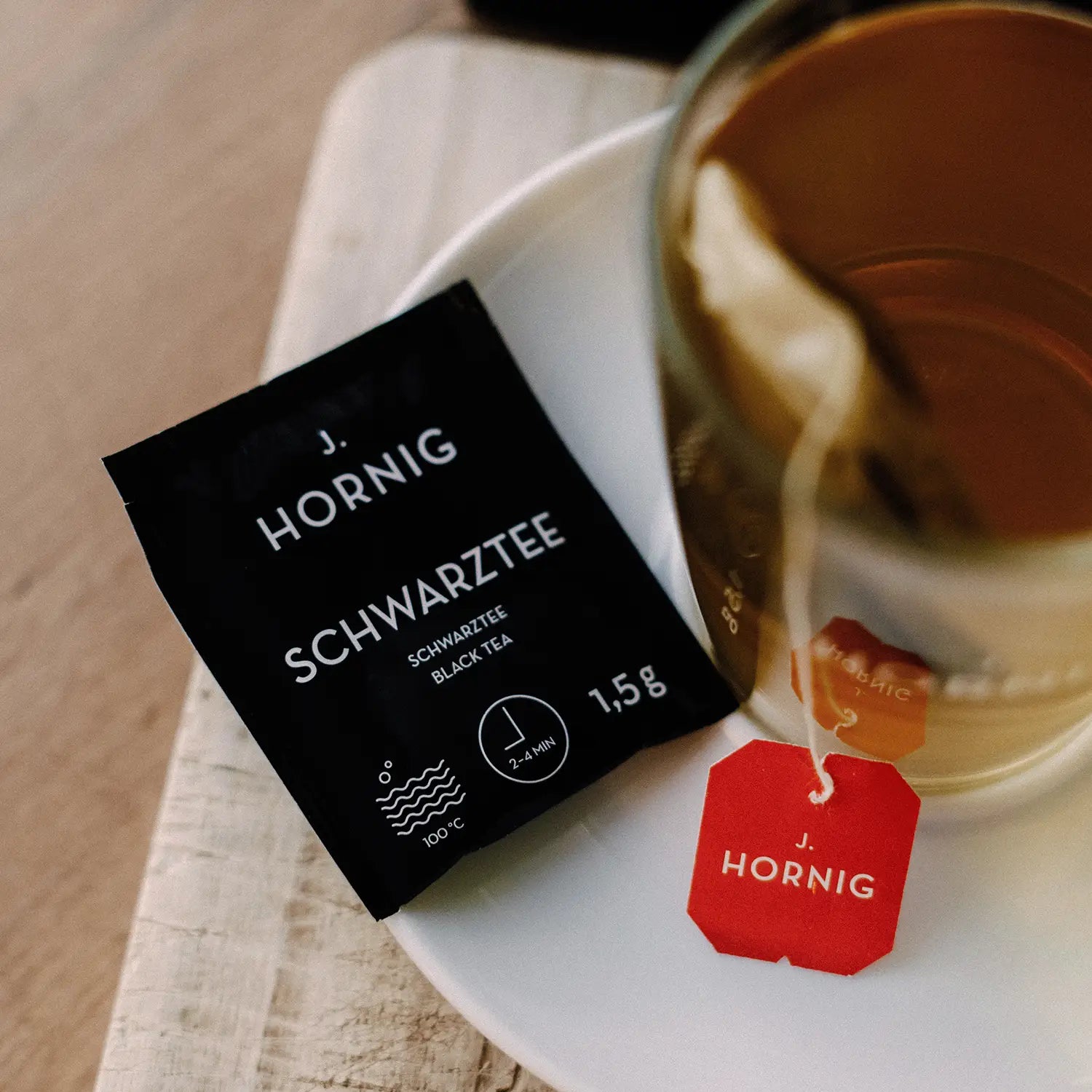 j-hornig-schwarztee-4x25-doppelkammerbeutel image 3