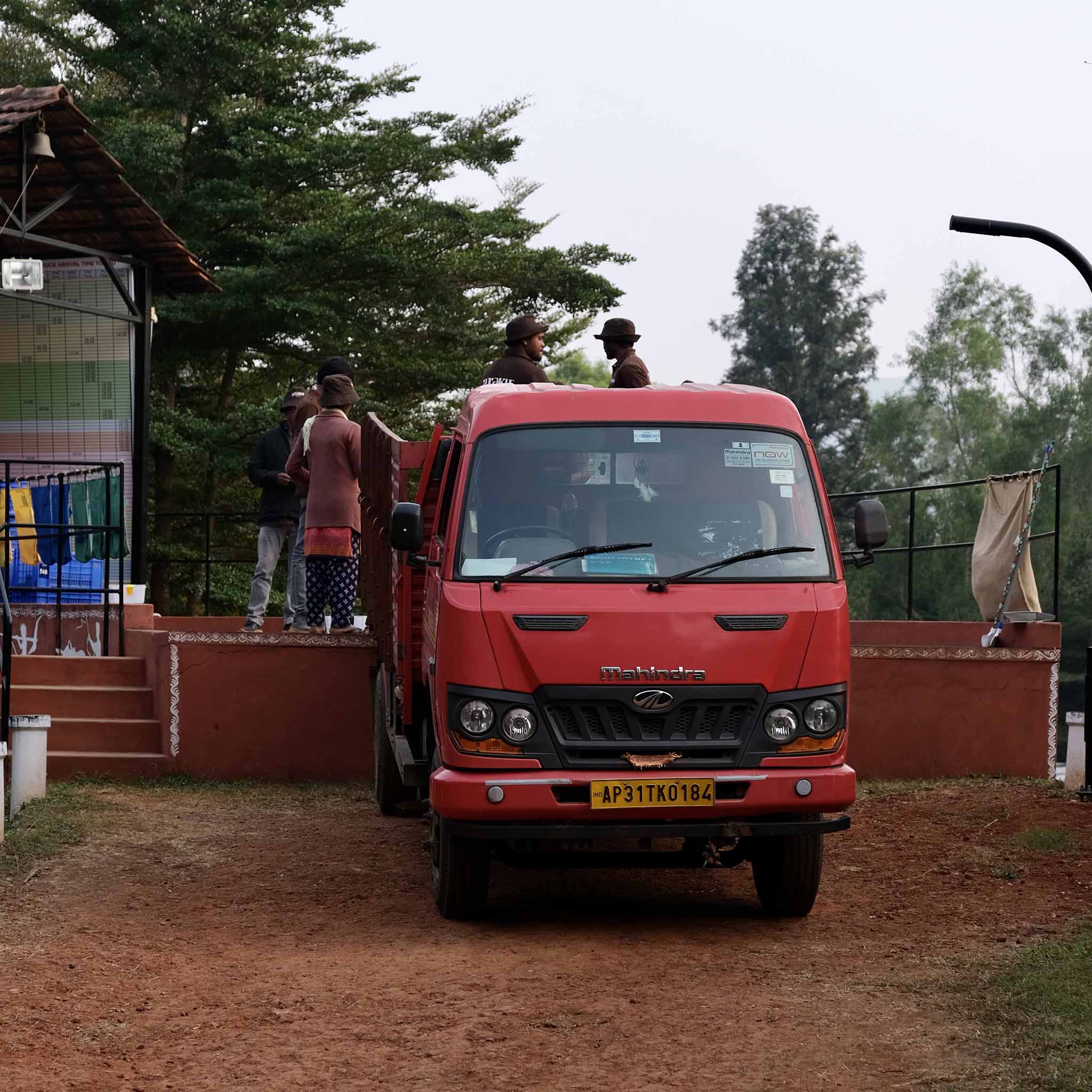 elbgold-red-truck-espresso-indien-araku-valley-espressor-stung image 2